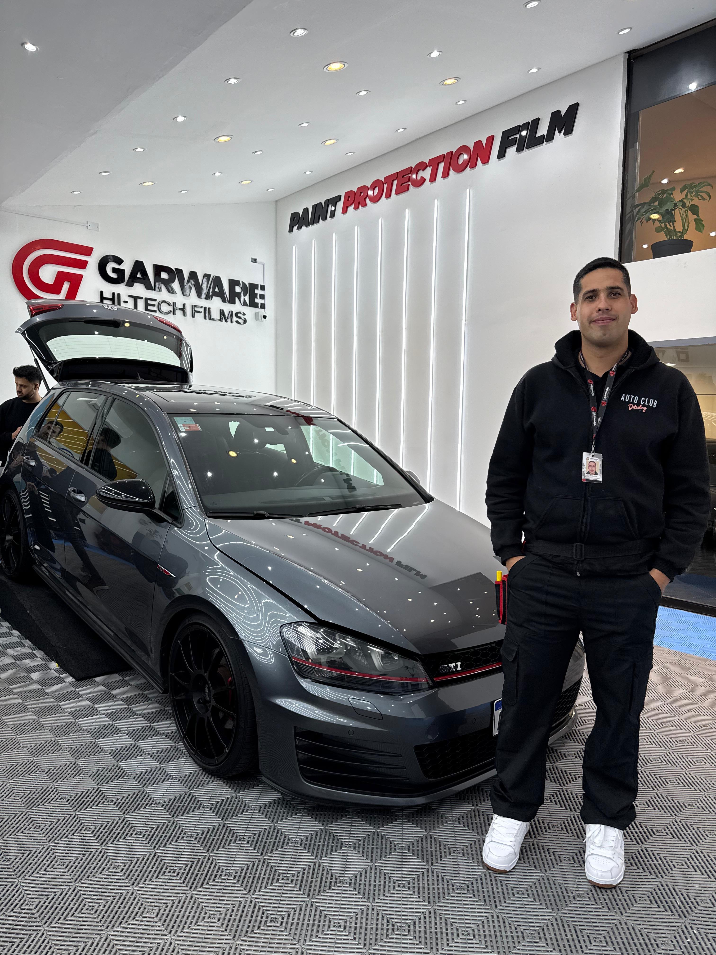Capacitación de Auto Club Detailing en GARWARE HI-TECH FILMS con vehículo de práctica PPF